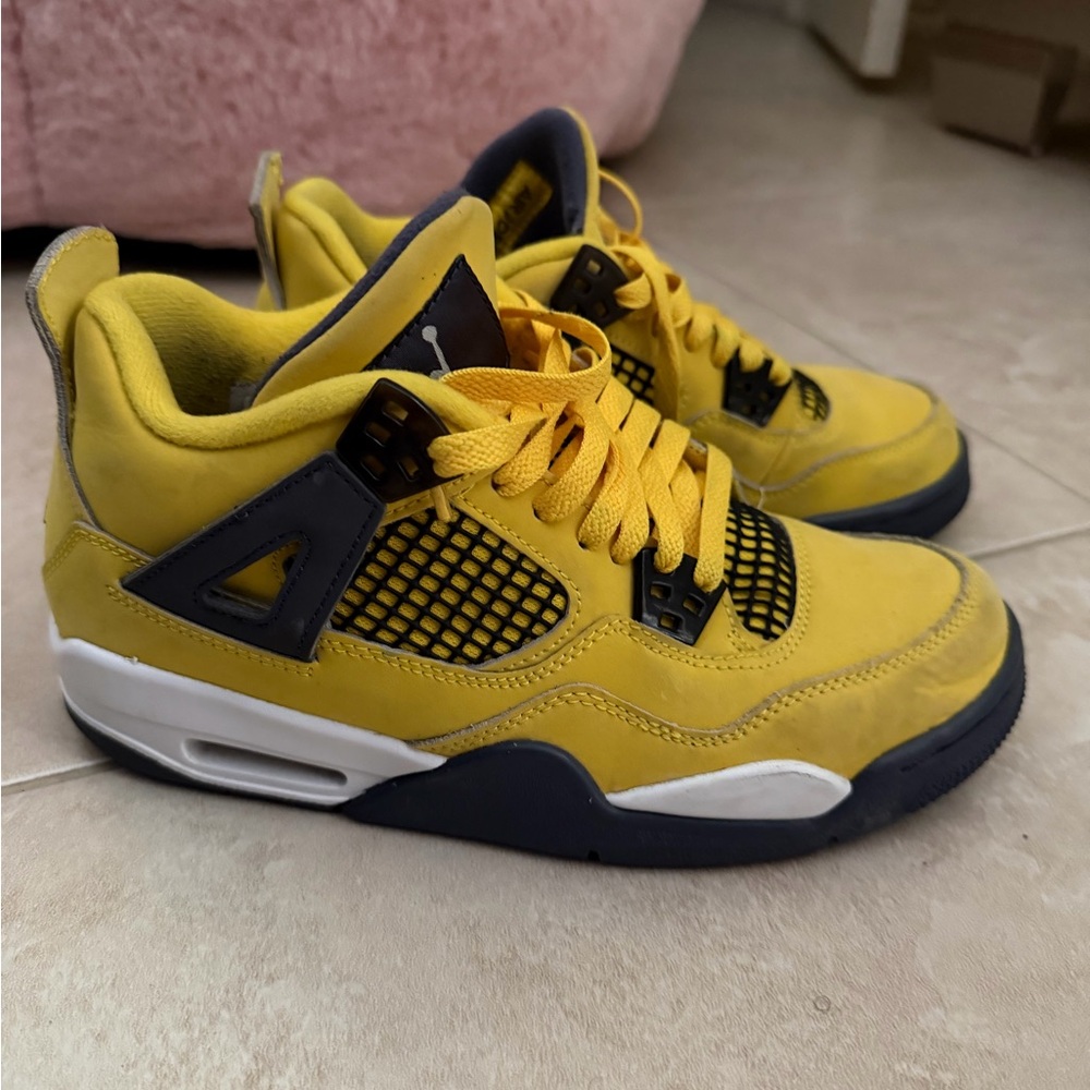 Jordan 4 retro lightnings